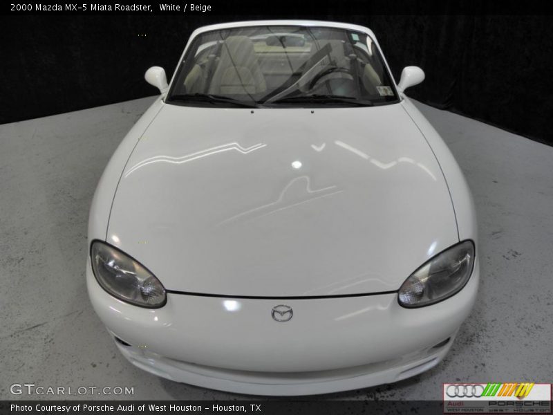 White / Beige 2000 Mazda MX-5 Miata Roadster