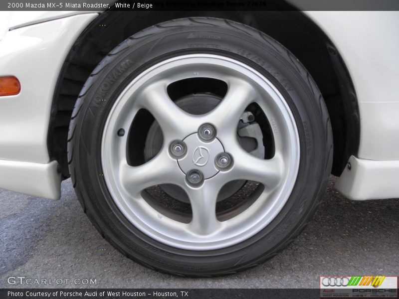 White / Beige 2000 Mazda MX-5 Miata Roadster