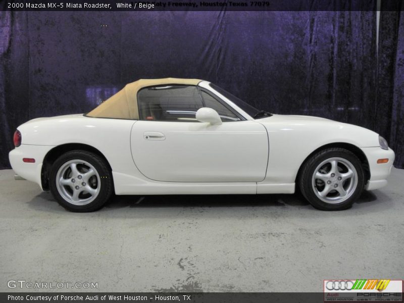 White / Beige 2000 Mazda MX-5 Miata Roadster
