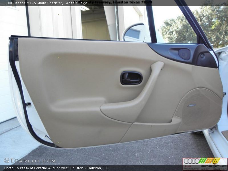 White / Beige 2000 Mazda MX-5 Miata Roadster