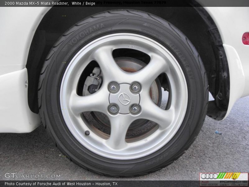 White / Beige 2000 Mazda MX-5 Miata Roadster