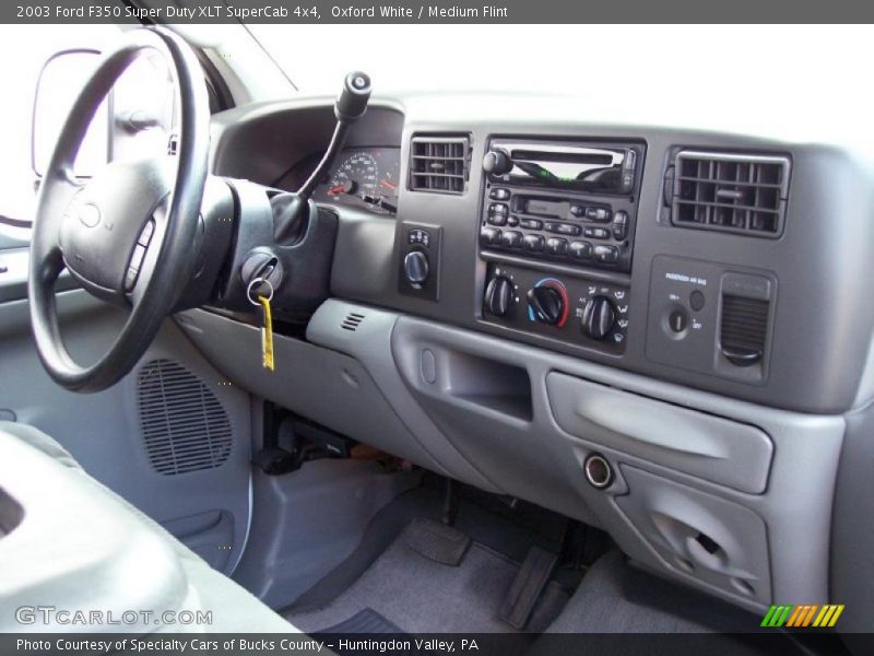Dashboard of 2003 F350 Super Duty XLT SuperCab 4x4