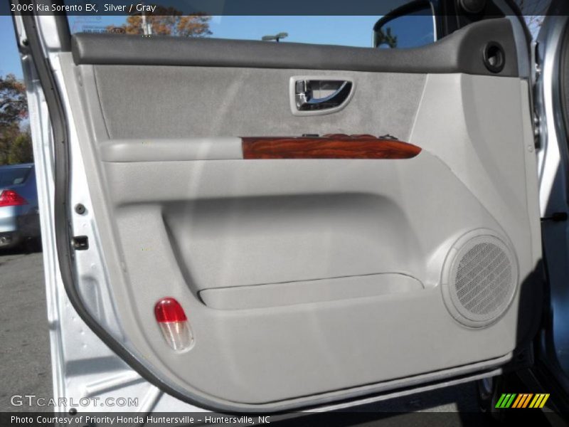 Silver / Gray 2006 Kia Sorento EX