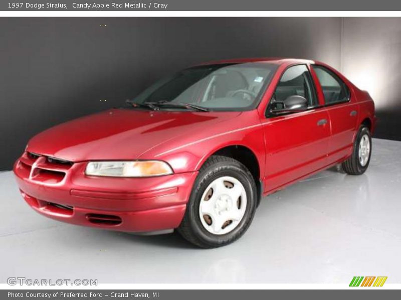 Front 3/4 View of 1997 Stratus 