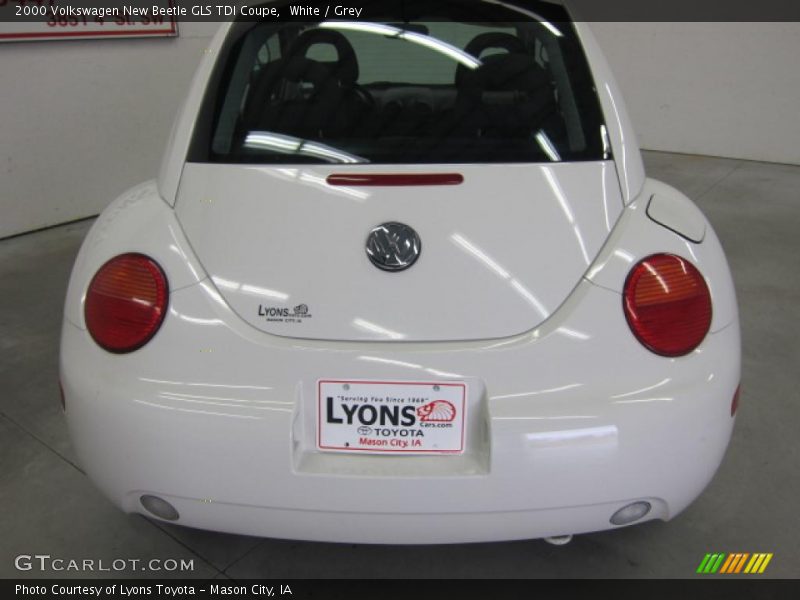 White / Grey 2000 Volkswagen New Beetle GLS TDI Coupe