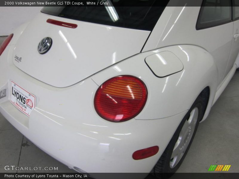 White / Grey 2000 Volkswagen New Beetle GLS TDI Coupe
