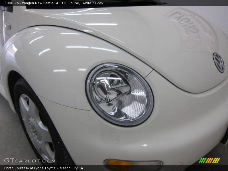 White / Grey 2000 Volkswagen New Beetle GLS TDI Coupe