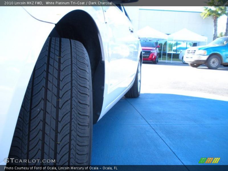 White Platinum Tri-Coat / Dark Charcoal 2010 Lincoln MKZ FWD