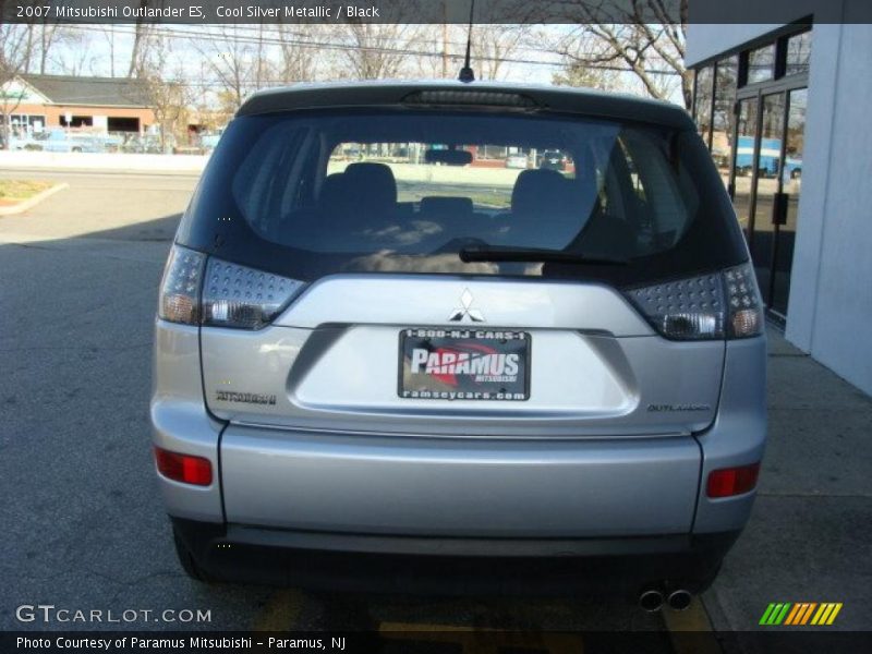 Cool Silver Metallic / Black 2007 Mitsubishi Outlander ES
