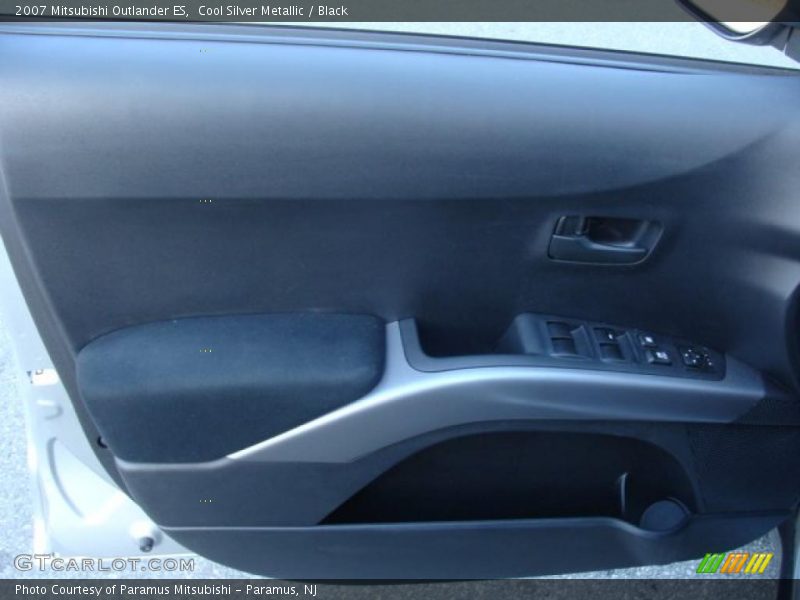 Cool Silver Metallic / Black 2007 Mitsubishi Outlander ES