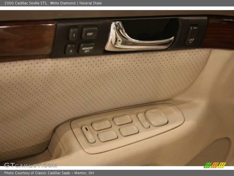 Controls of 2000 Seville STS