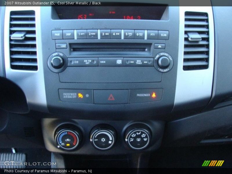 Cool Silver Metallic / Black 2007 Mitsubishi Outlander ES