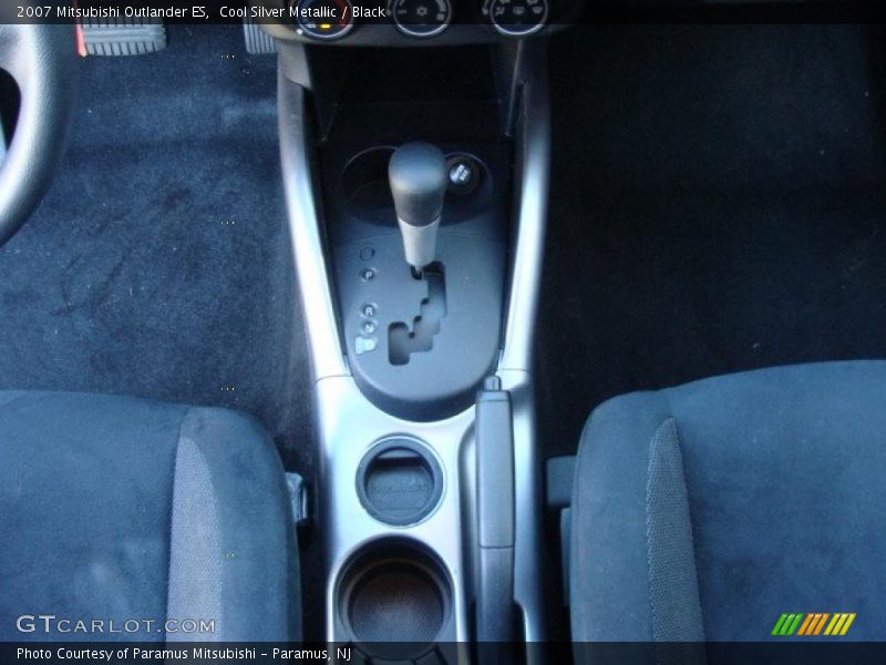 Cool Silver Metallic / Black 2007 Mitsubishi Outlander ES
