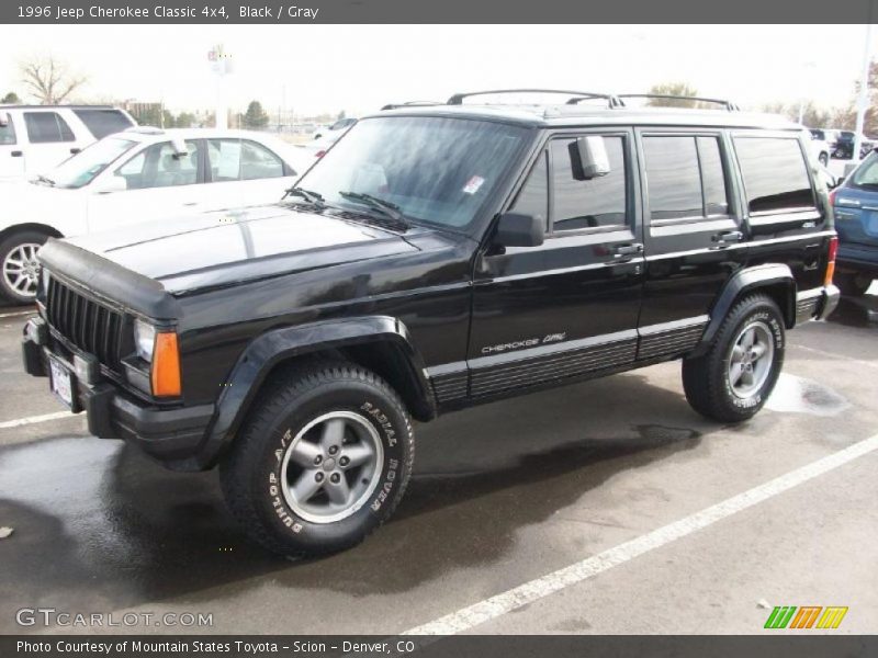 Front 3/4 View of 1996 Cherokee Classic 4x4