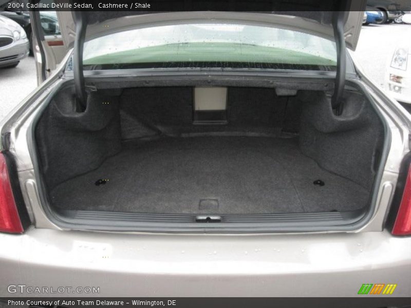 Cashmere / Shale 2004 Cadillac DeVille Sedan