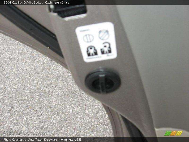 Cashmere / Shale 2004 Cadillac DeVille Sedan