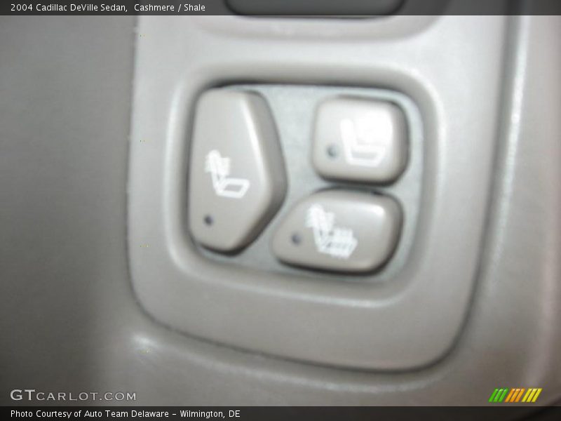 Cashmere / Shale 2004 Cadillac DeVille Sedan