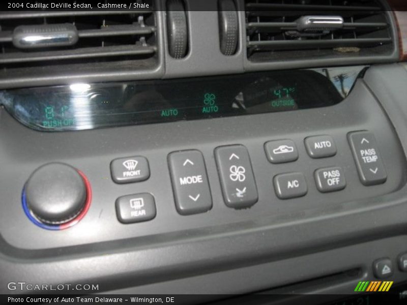 Cashmere / Shale 2004 Cadillac DeVille Sedan