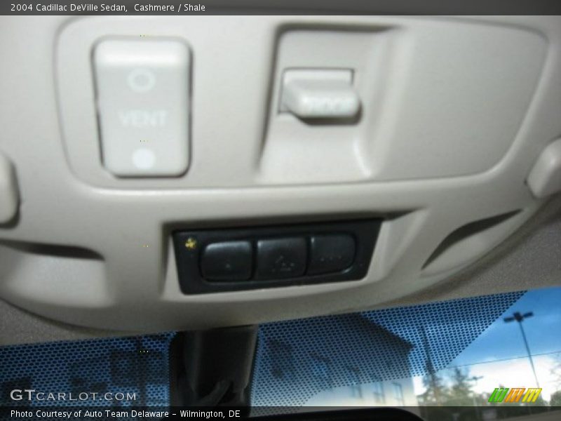 Cashmere / Shale 2004 Cadillac DeVille Sedan