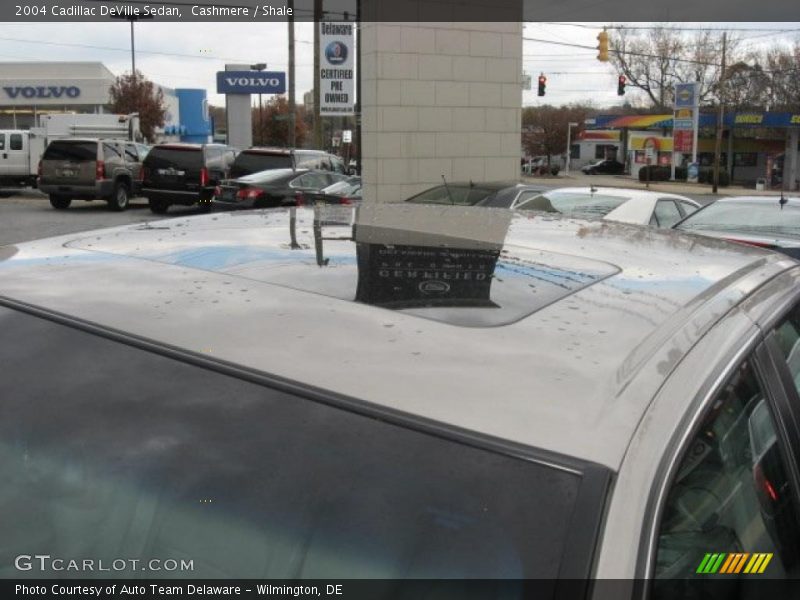 Cashmere / Shale 2004 Cadillac DeVille Sedan