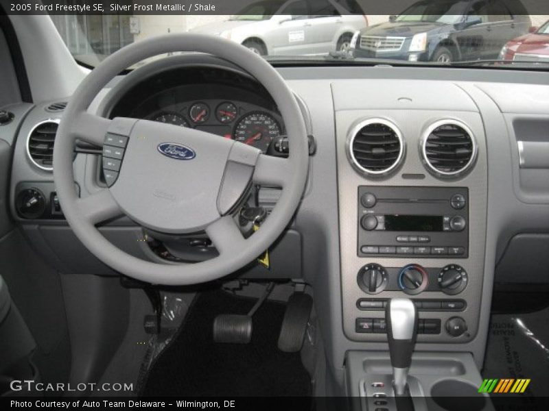 Dashboard of 2005 Freestyle SE