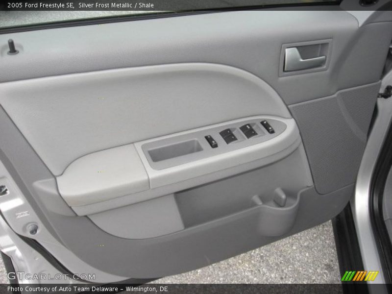 Silver Frost Metallic / Shale 2005 Ford Freestyle SE