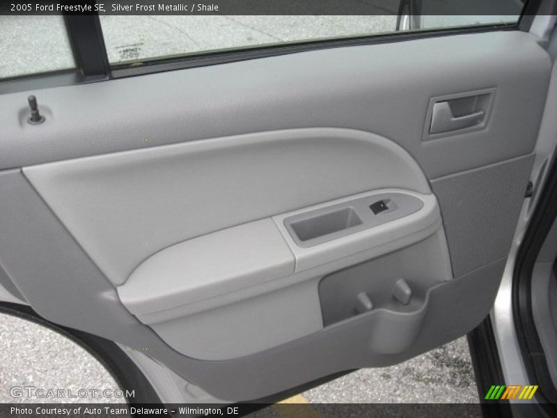 Silver Frost Metallic / Shale 2005 Ford Freestyle SE