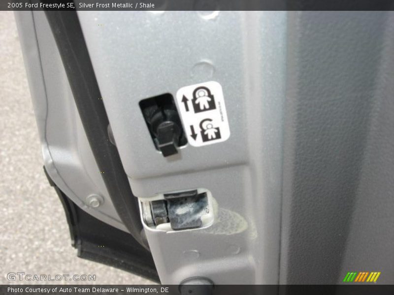 Silver Frost Metallic / Shale 2005 Ford Freestyle SE