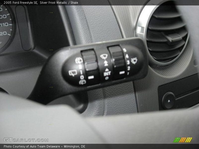 Silver Frost Metallic / Shale 2005 Ford Freestyle SE