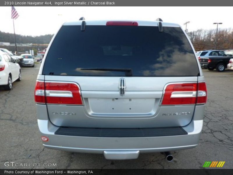 Ingot Silver Metallic / Charcoal Black 2010 Lincoln Navigator 4x4