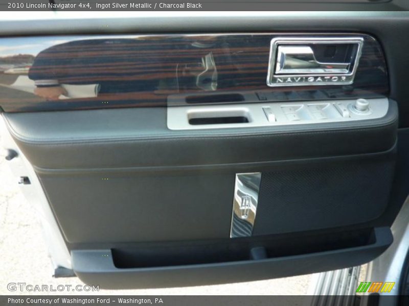 Ingot Silver Metallic / Charcoal Black 2010 Lincoln Navigator 4x4