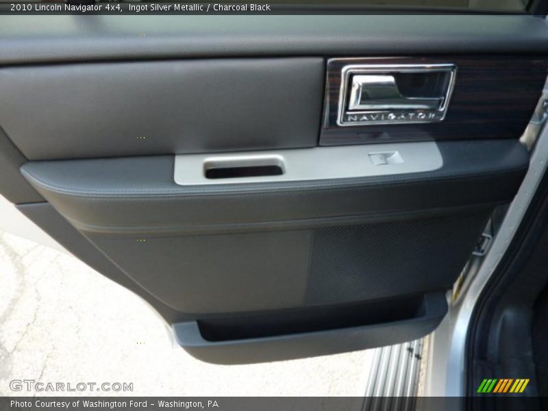 Ingot Silver Metallic / Charcoal Black 2010 Lincoln Navigator 4x4