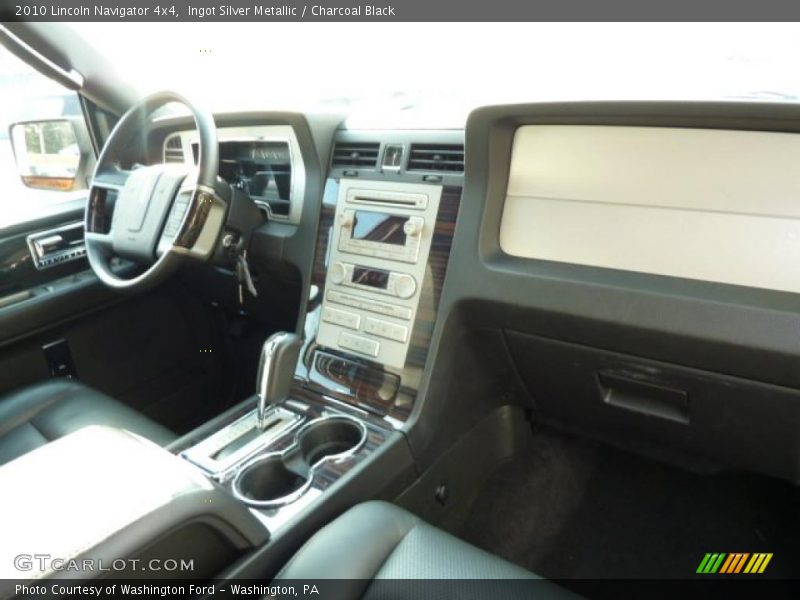 Ingot Silver Metallic / Charcoal Black 2010 Lincoln Navigator 4x4