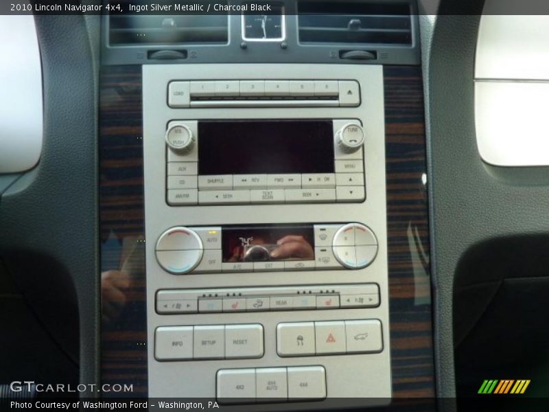 Ingot Silver Metallic / Charcoal Black 2010 Lincoln Navigator 4x4