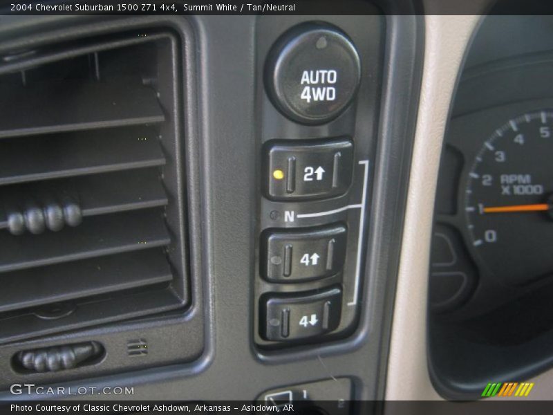 Summit White / Tan/Neutral 2004 Chevrolet Suburban 1500 Z71 4x4