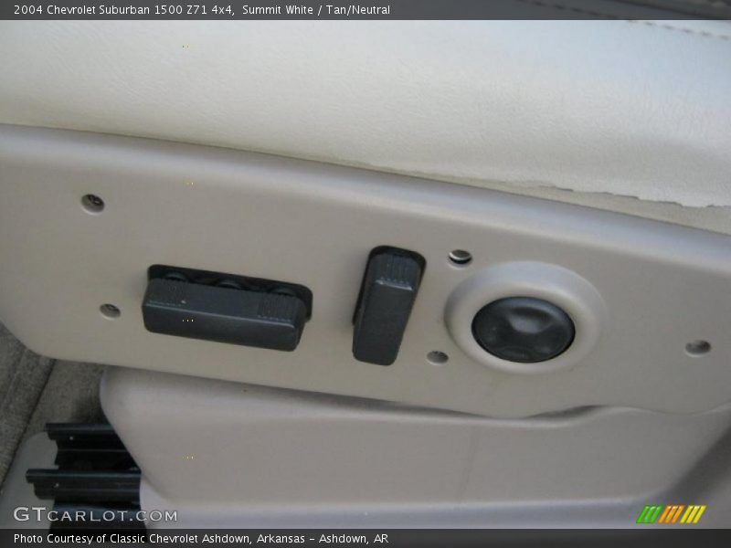Summit White / Tan/Neutral 2004 Chevrolet Suburban 1500 Z71 4x4