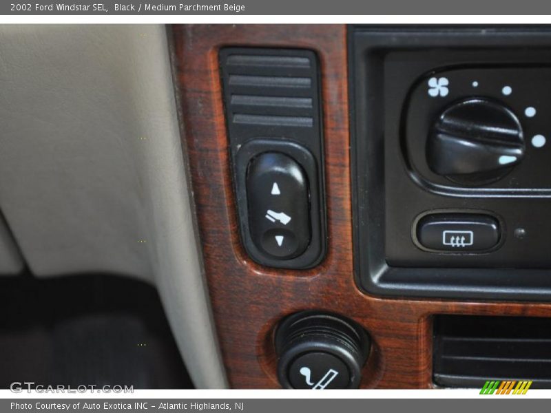 Black / Medium Parchment Beige 2002 Ford Windstar SEL