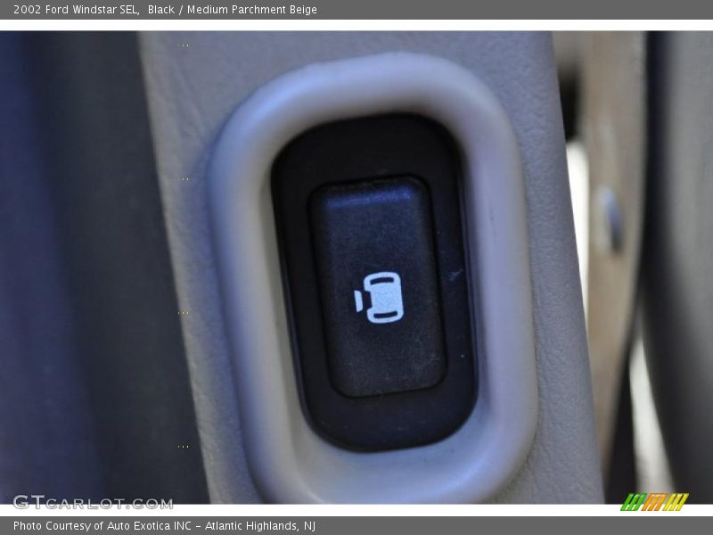 Black / Medium Parchment Beige 2002 Ford Windstar SEL