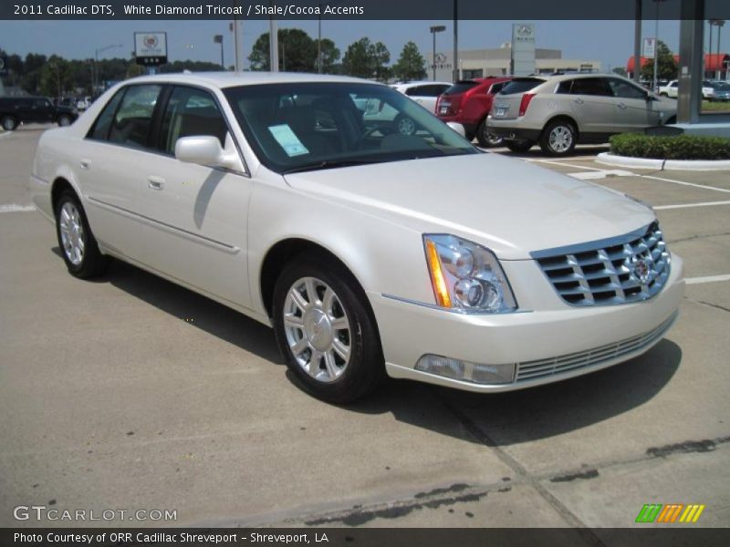 White Diamond Tricoat / Shale/Cocoa Accents 2011 Cadillac DTS