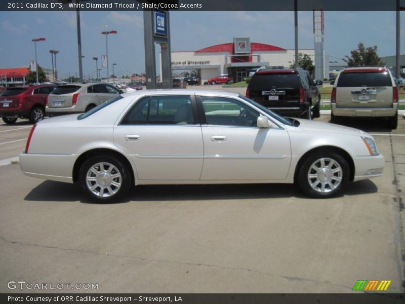 White Diamond Tricoat / Shale/Cocoa Accents 2011 Cadillac DTS