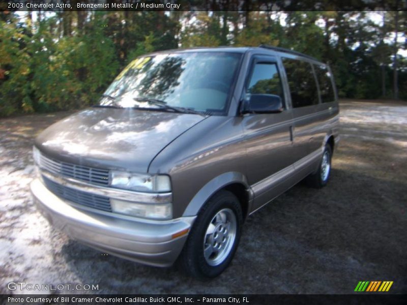 Front 3/4 View of 2003 Astro 