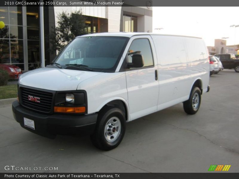 Front 3/4 View of 2010 Savana Van 2500 Cargo