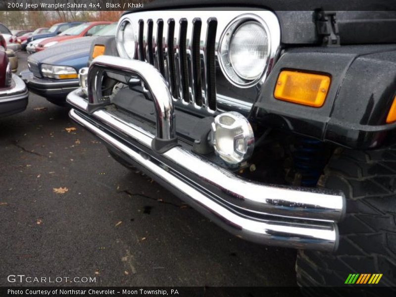 Black / Khaki 2004 Jeep Wrangler Sahara 4x4