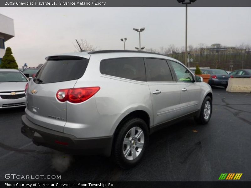 Silver Ice Metallic / Ebony 2009 Chevrolet Traverse LT