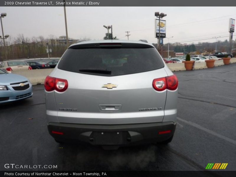 Silver Ice Metallic / Ebony 2009 Chevrolet Traverse LT