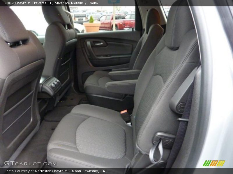 Silver Ice Metallic / Ebony 2009 Chevrolet Traverse LT