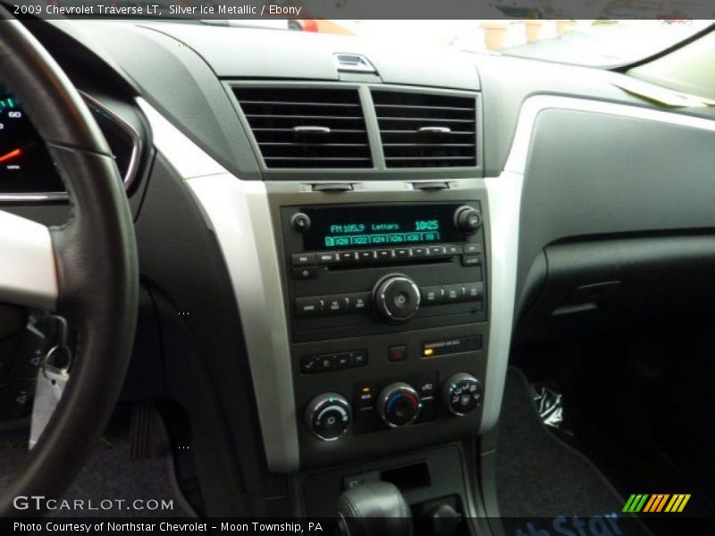 Silver Ice Metallic / Ebony 2009 Chevrolet Traverse LT