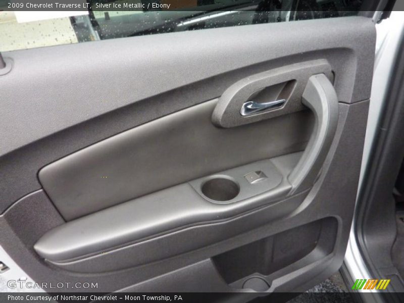 Silver Ice Metallic / Ebony 2009 Chevrolet Traverse LT