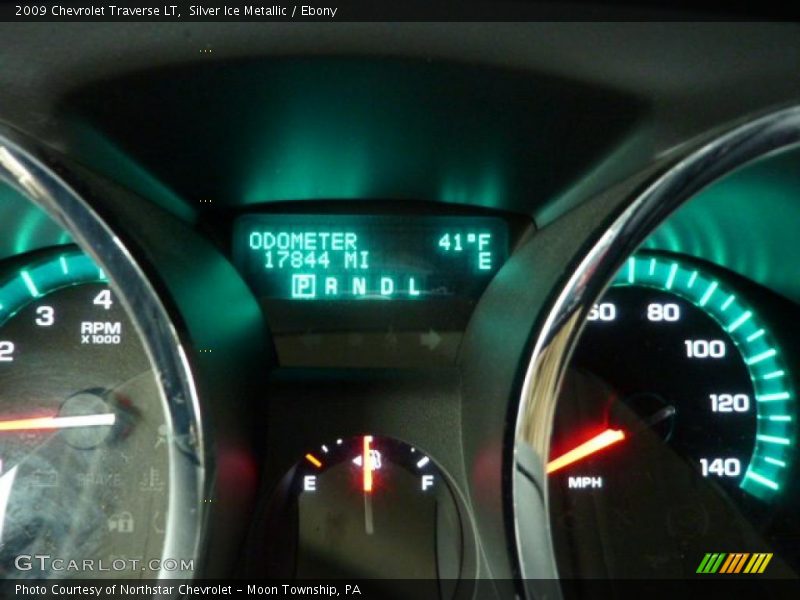 Silver Ice Metallic / Ebony 2009 Chevrolet Traverse LT