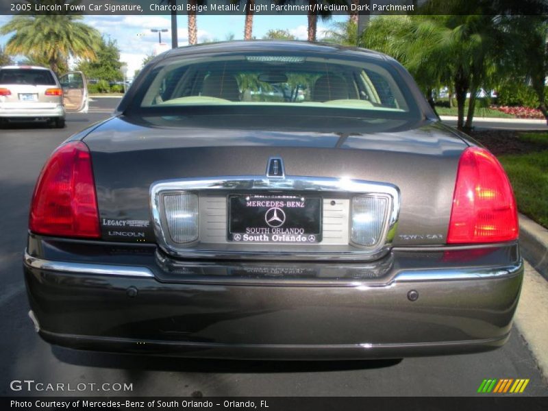 Charcoal Beige Metallic / Light Parchment/Medium Dark Parchment 2005 Lincoln Town Car Signature